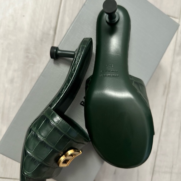 Balenciaga sandals brand new size 36.5 (6.5 US) comes in original packaging - Picture 3 of 7